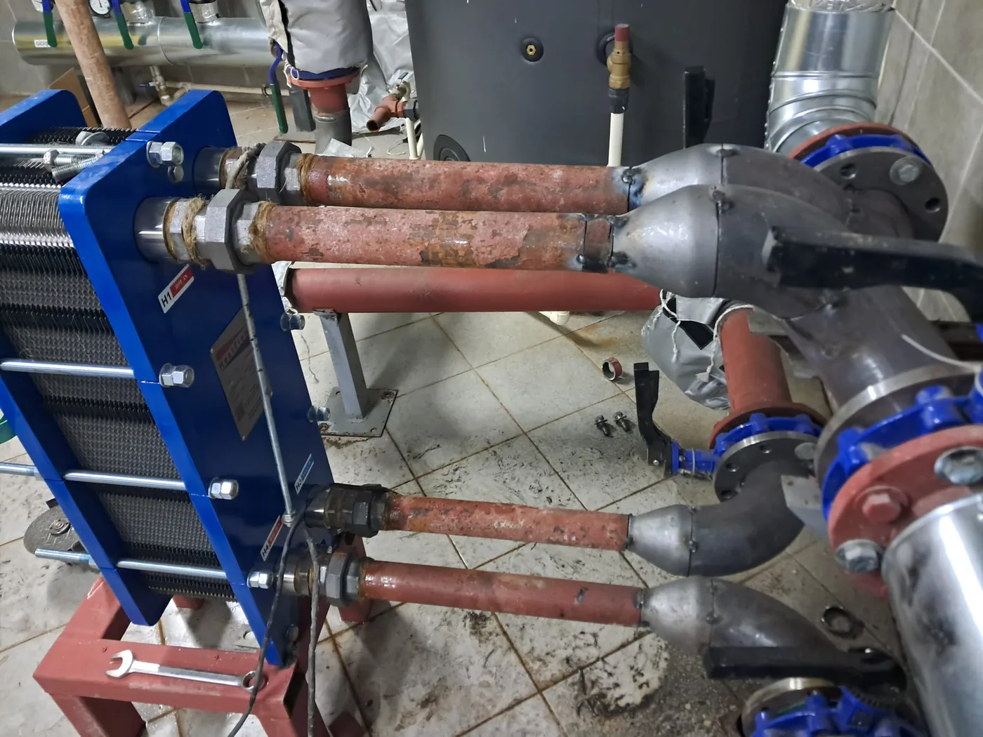 Eşanjör ve boru bağlantıları uygulaması